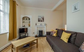 Bright Flat In Lauder Centre